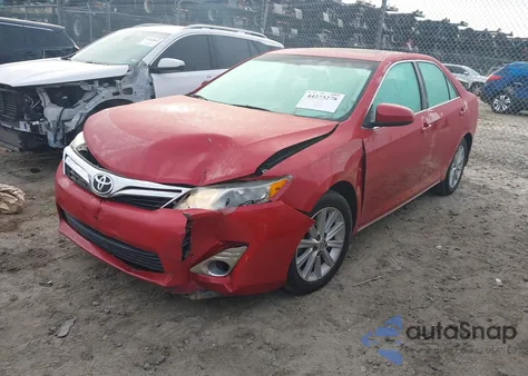 2014 Toyota Camry Xle z USA, uszkodzony, nr VIN 4T1BF1FK6EU744736